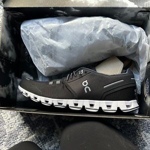 Never worn sneakers - size 8.5 mens - 10.5 womens